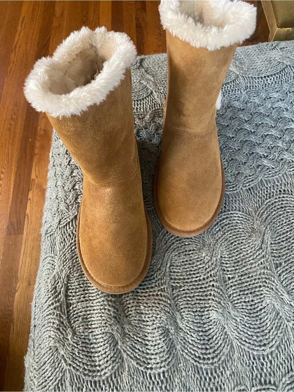 Minnetonka Chestnut Suede Faux Shearling Short Winter Boots